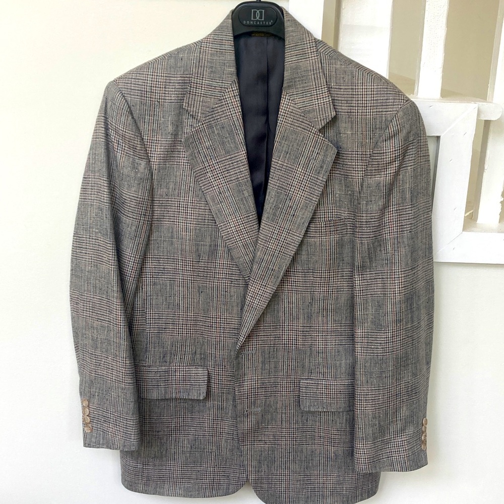 Men's Palm Beach silk blend  Sport coat No size tag but medium. No flaws.